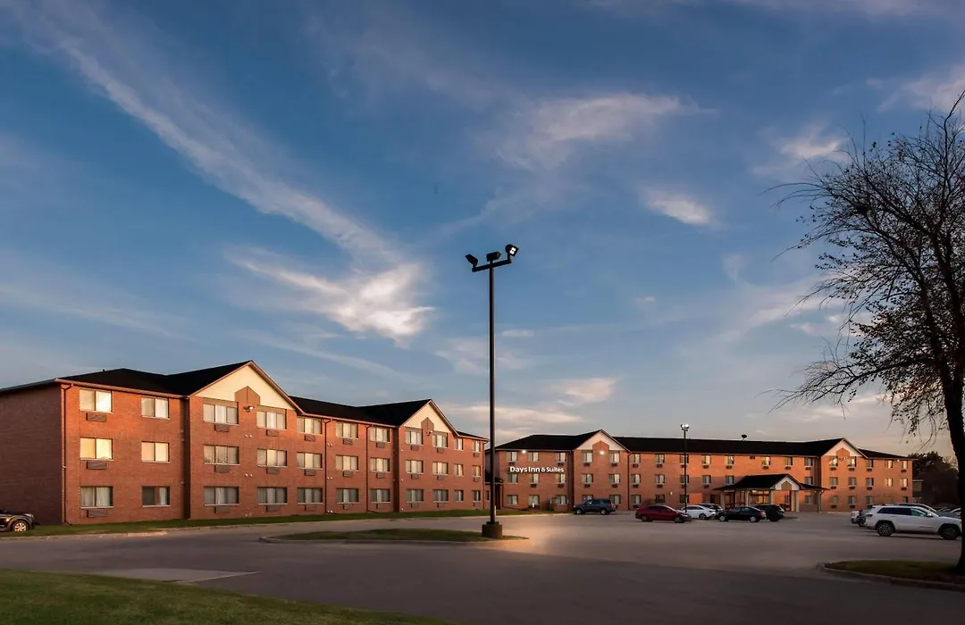Days Inn & Suites By Wyndham Des Moines Airport-1