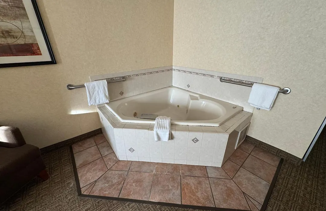 Comfort Inn & Suites Hamburg - Buffalo South-1