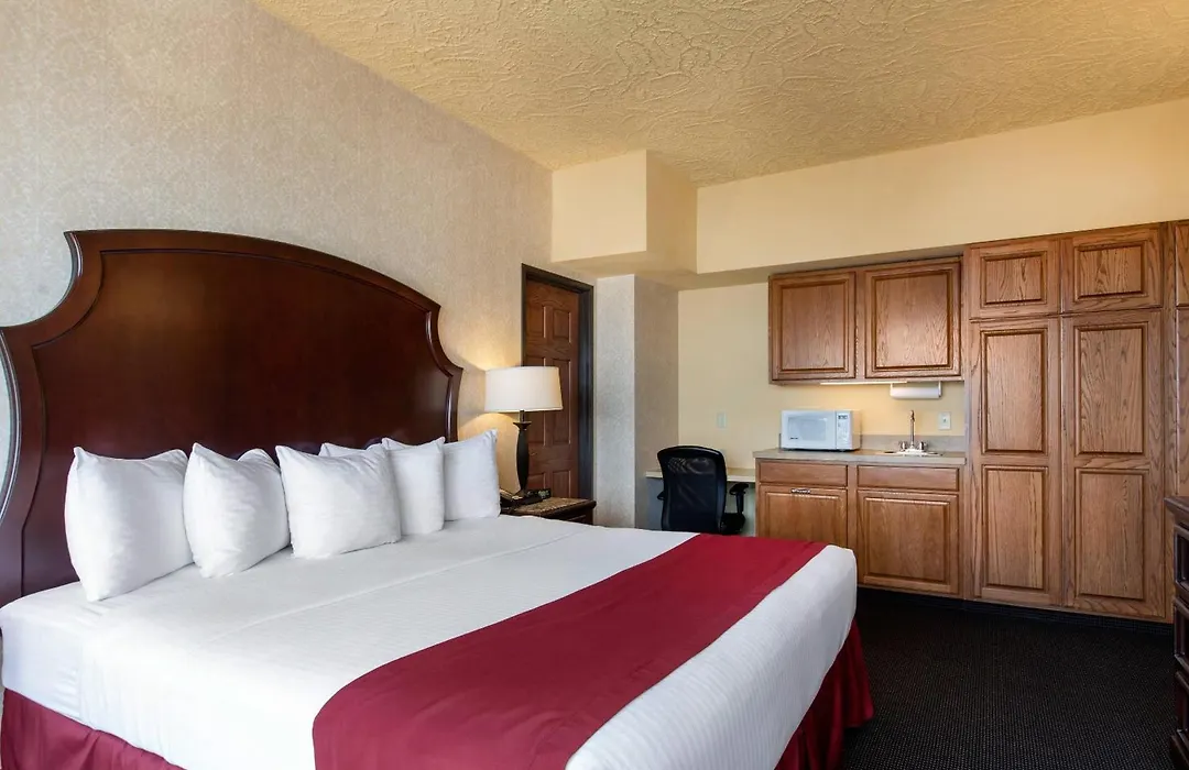 Shoreline Inn & Conference Center, An Ascend Collection Hotel-1