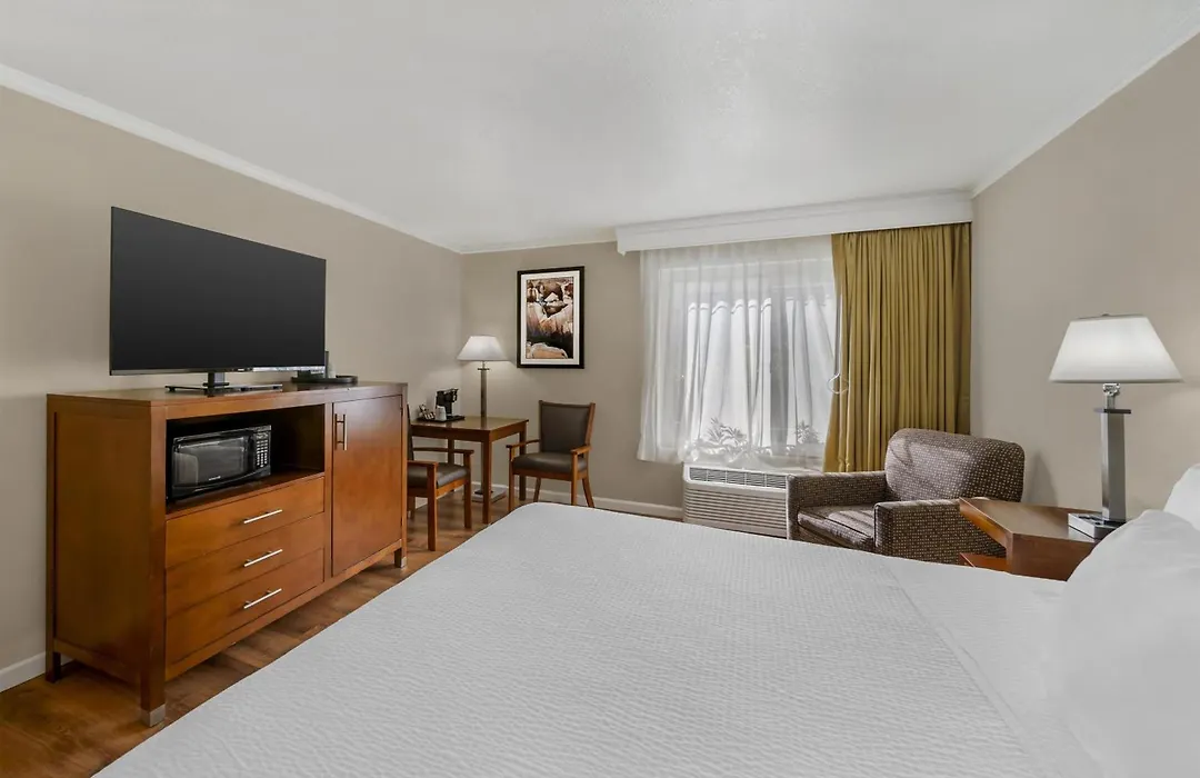 Best Western Plus Northwoods Inn-1