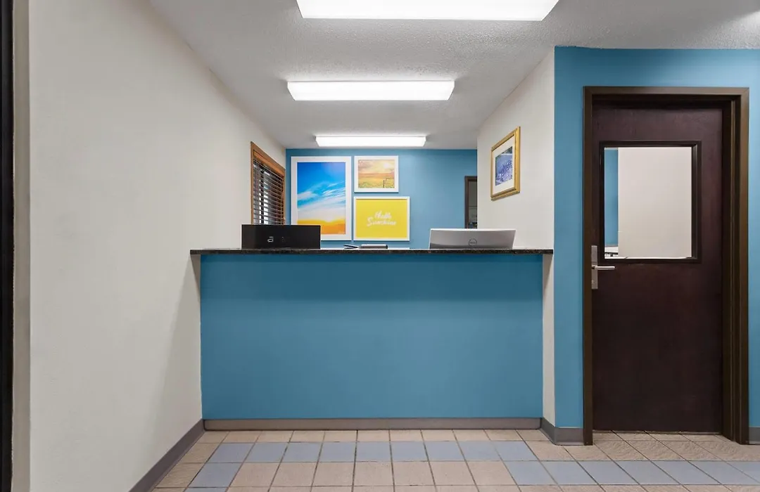 Days Inn By Wyndham Austin-1