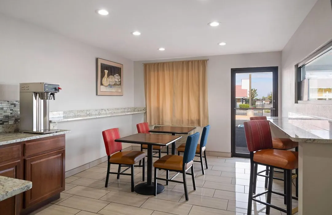Travelodge By Wyndham Albuquerque West-1