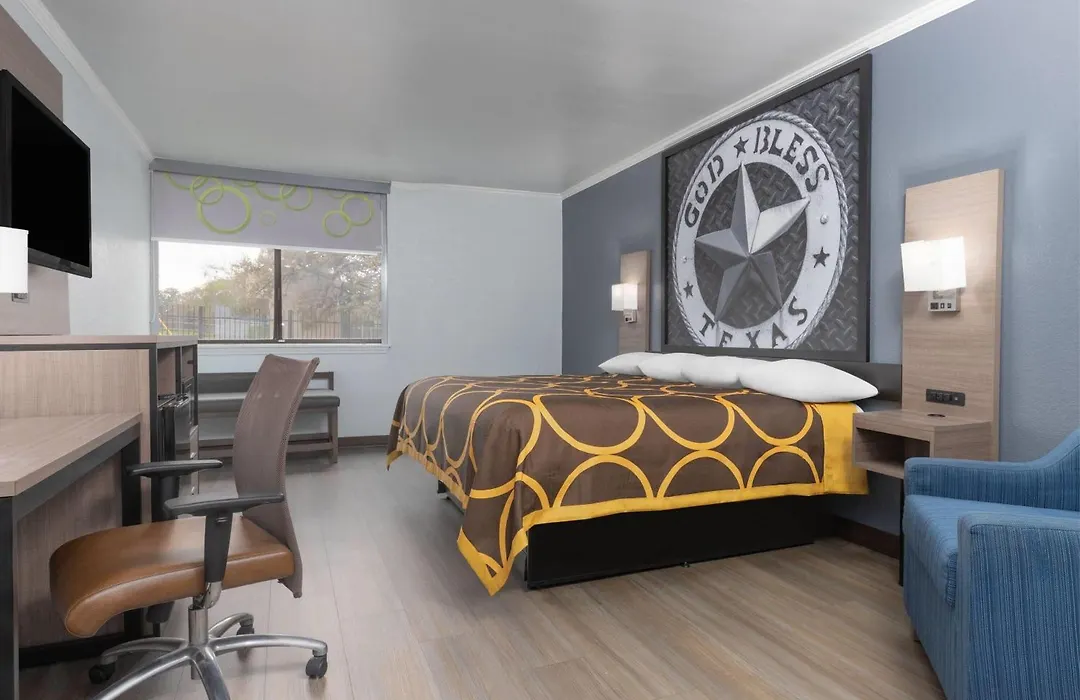 Super 8 By Wyndham Fort Worth Entertainment District-1