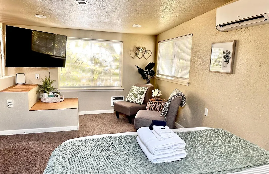Near Downtown- Kitchen-Washerdryer-Parking-1