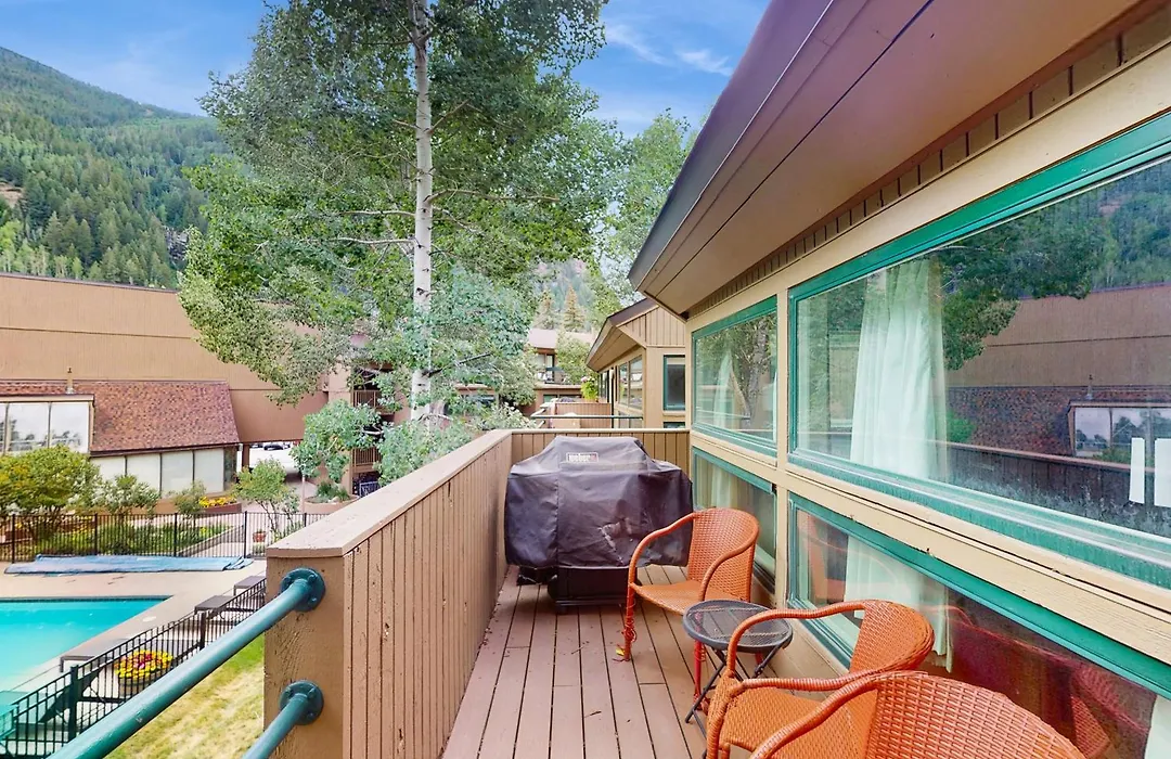 Remodeled 2 Bedroom East Vail Condo 6G With Hot Tub Market Free Shuttle-1