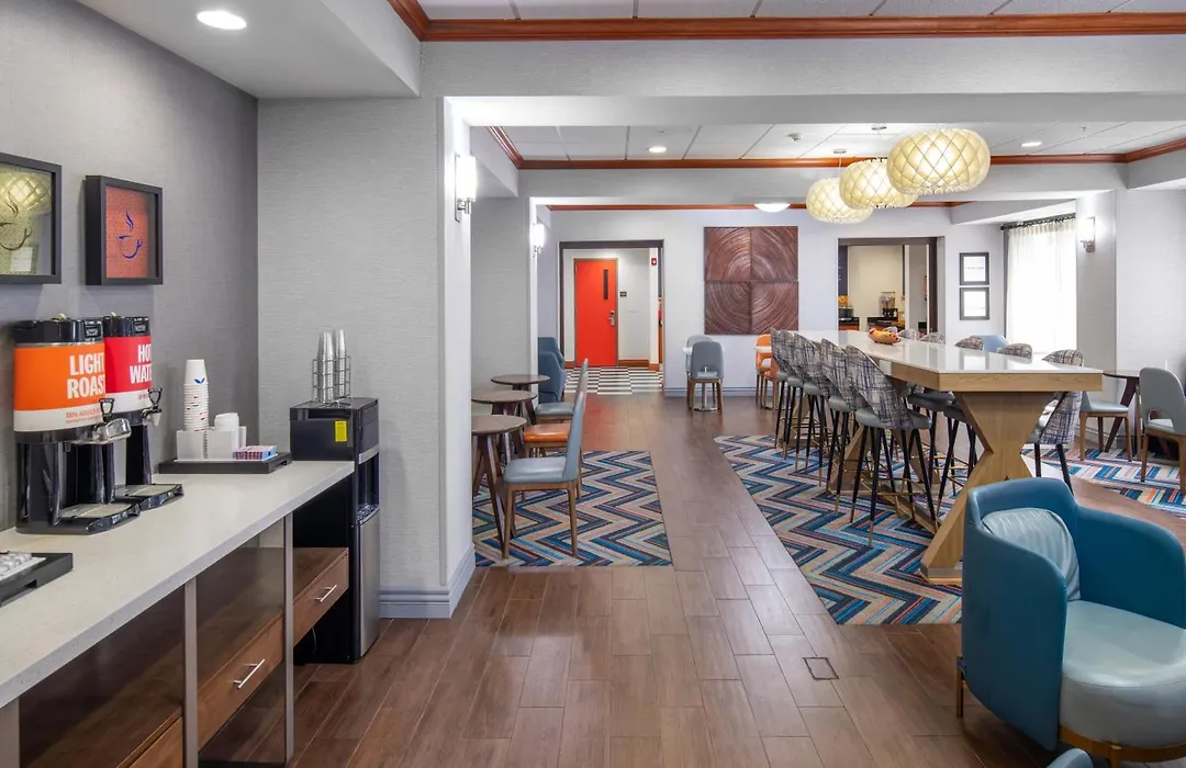 Newly Renovated Hampton Inn Omaha West Lakeside-1