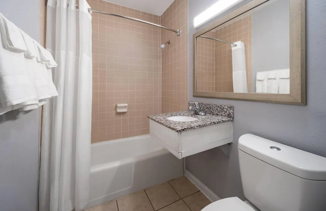 Super 8 By Wyndham Portsmouth - Norfolk-1