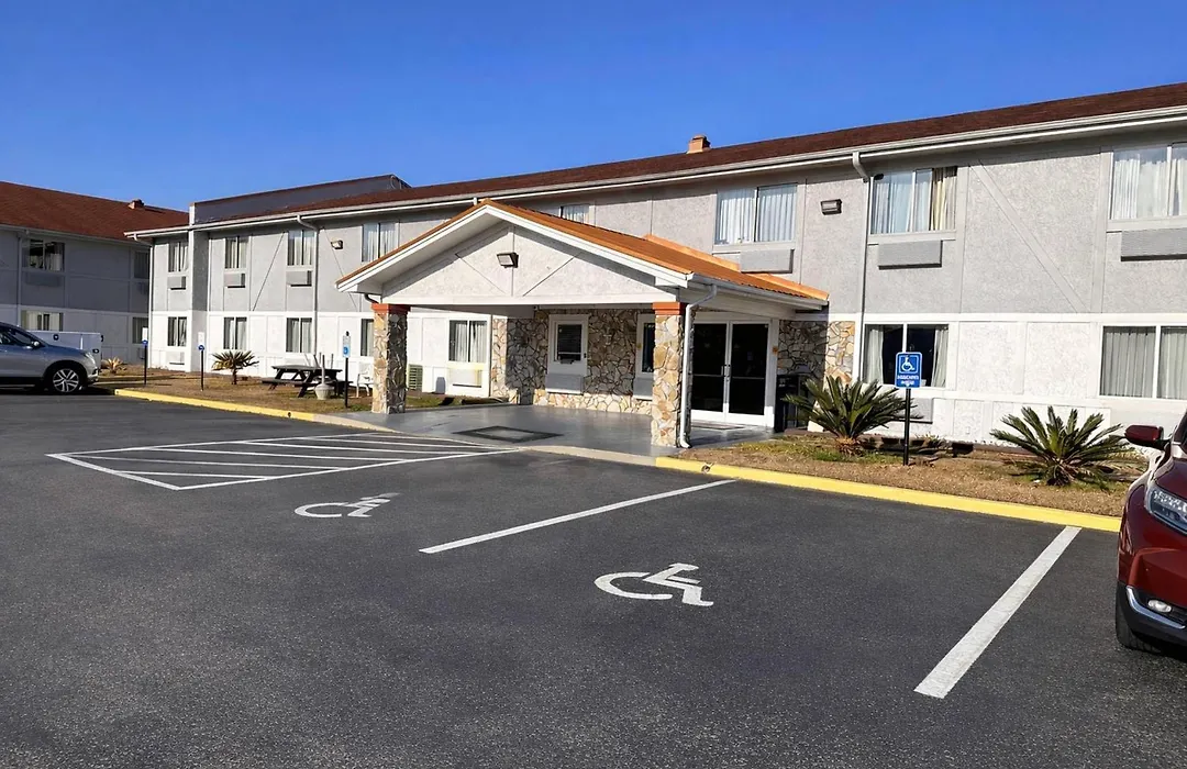 Rodeway Inn & Suites Jacksonville Near Camp Lejeune-1