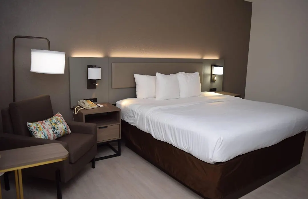 Comfort Inn & Suites Syracuse-Carrier Circle-1