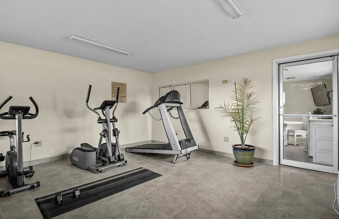 Red Arrow Inn & Suites, A Travelodge By Wyndham-1