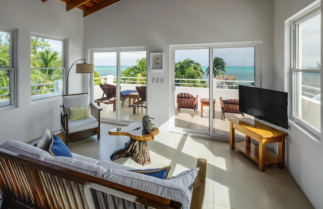 Weezie'S Ocean Front Hotel And Garden Cottages-1