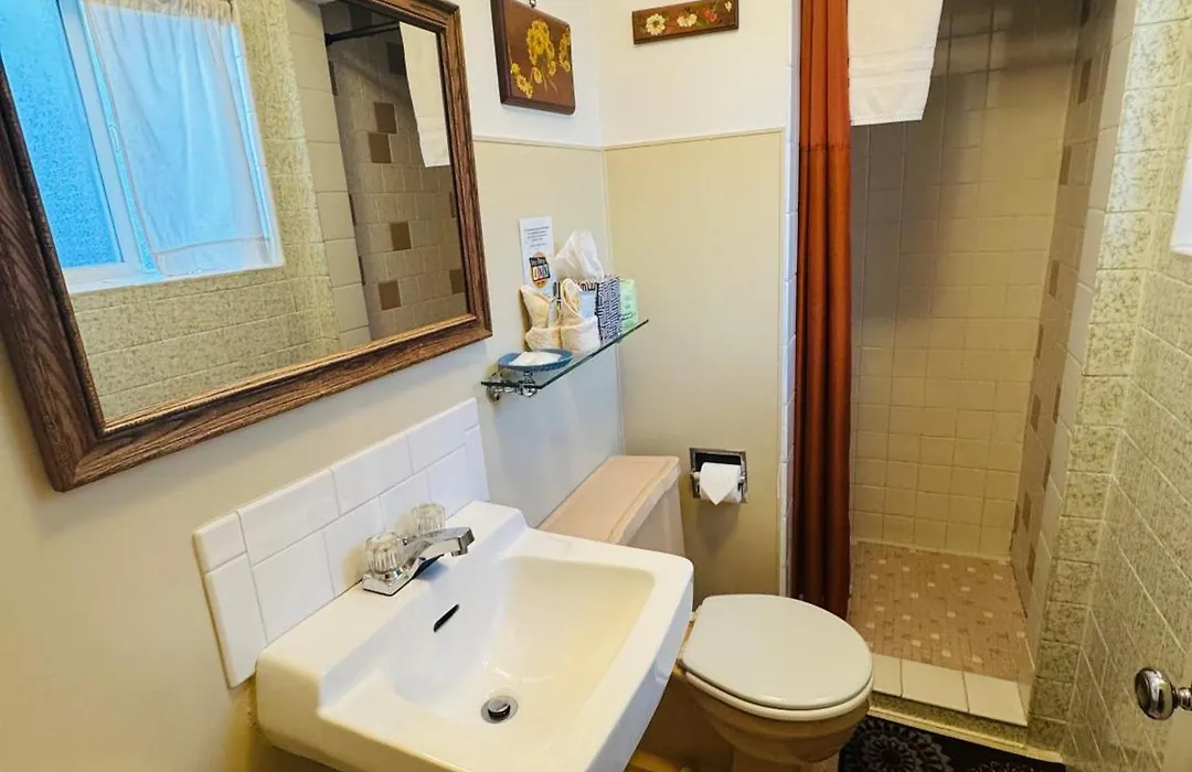 Itty Bitty Inn-1