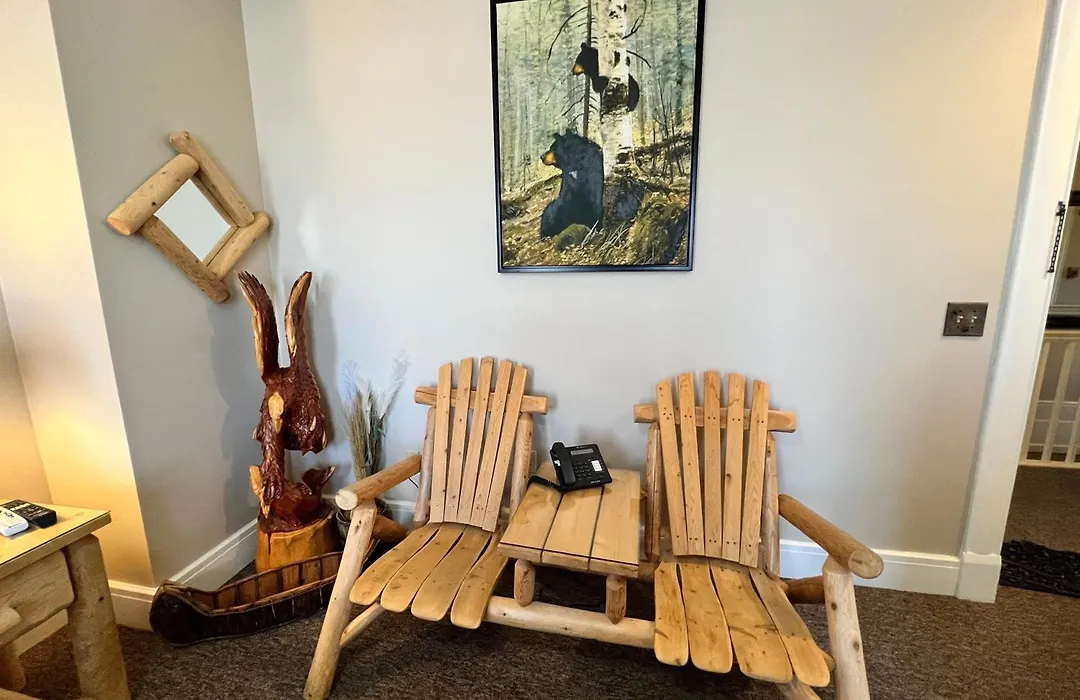 Dreams2Reality | Historic Branson Hotel - Hide-A-Way Room - Downtown-1