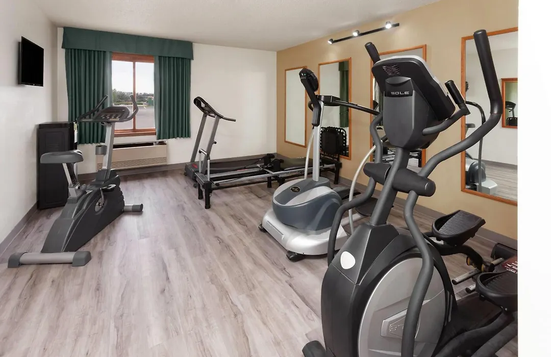 Baymont By Wyndham Green Bay-1