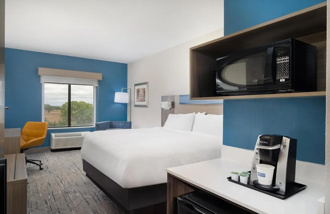 Holiday Inn Express Pratt By Ihg-1