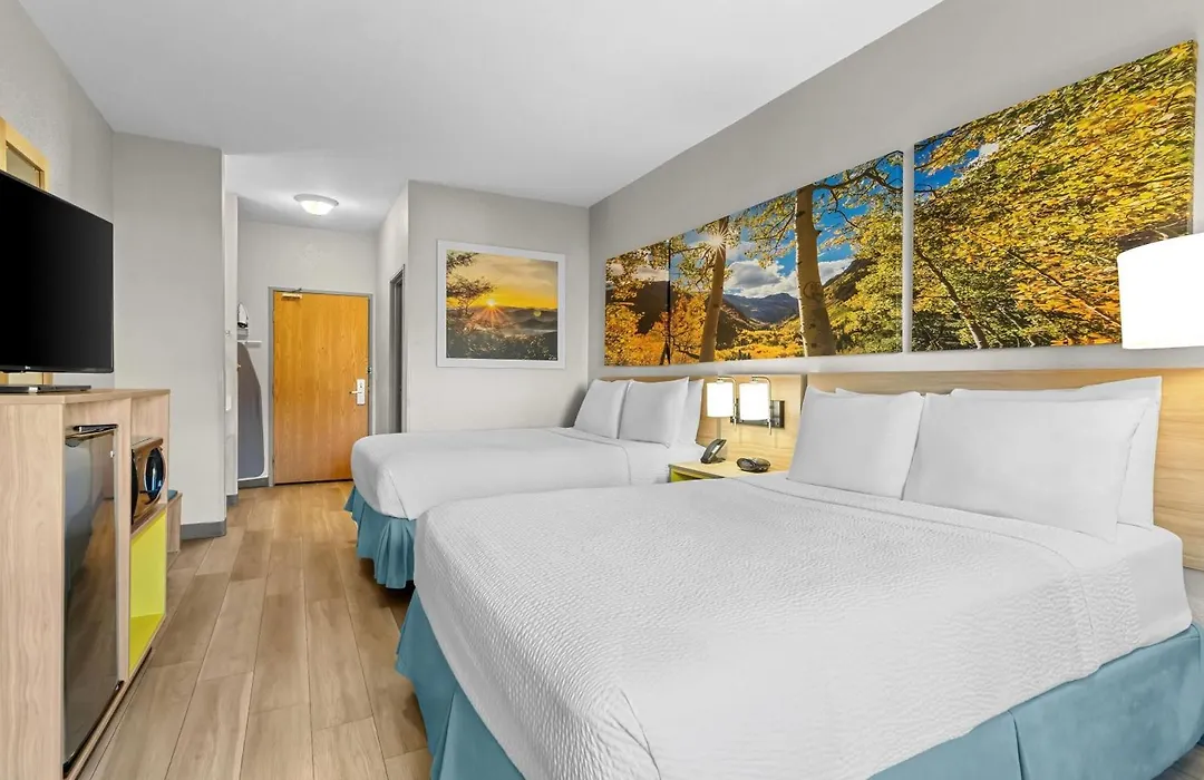 Days Inn & Suites By Wyndham Castle Rock-1