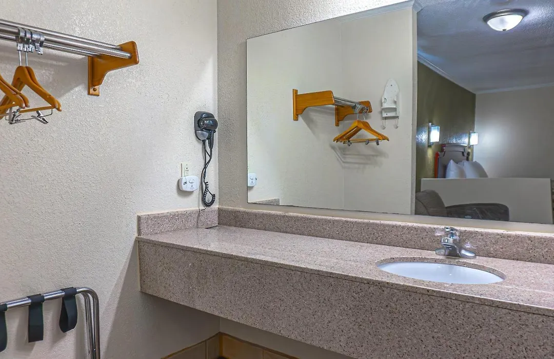 Rodeway Inn & Suites Fort Jackson-1