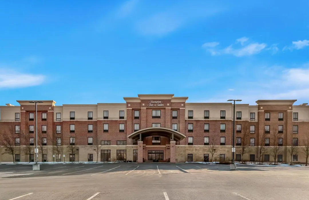 Hampton Inn & Suites Detroit-Canton-1