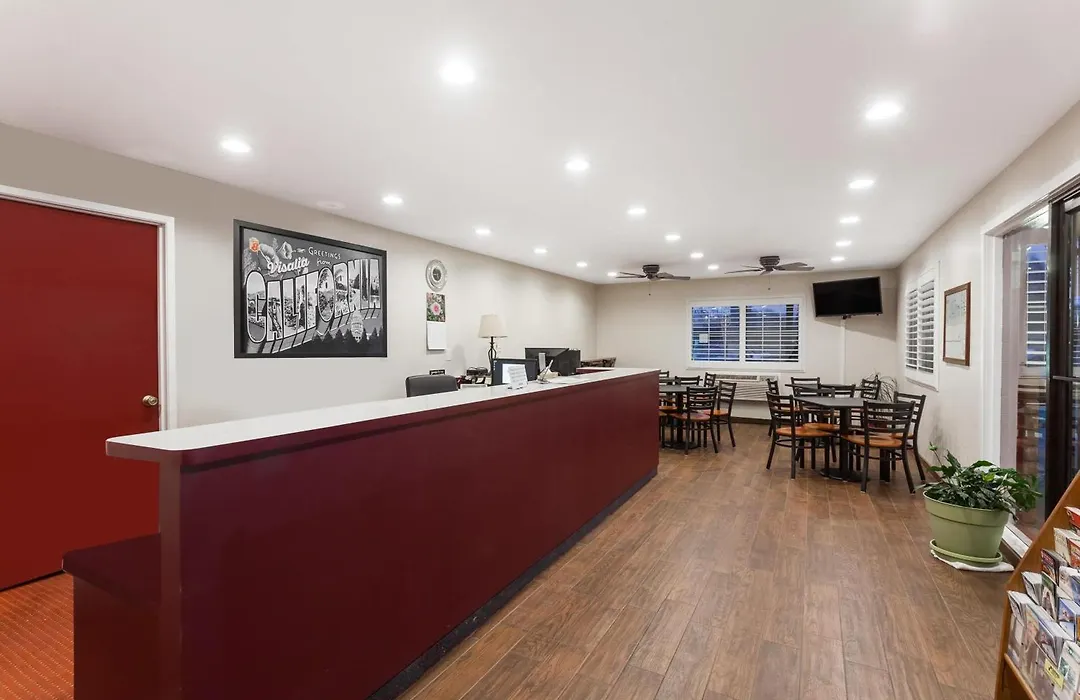 Super 8 By Wyndham Visalia-1