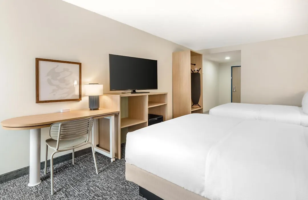 Spark By Hilton Roanoke Airport-1