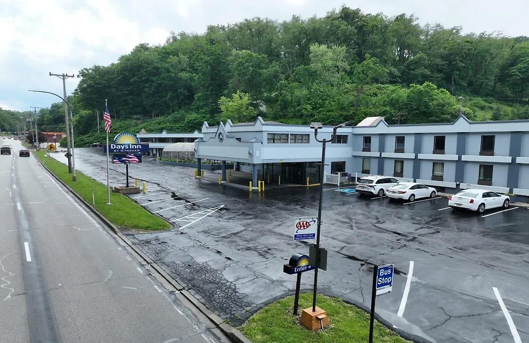 Days Inn By Wyndham Pittsburgh-1