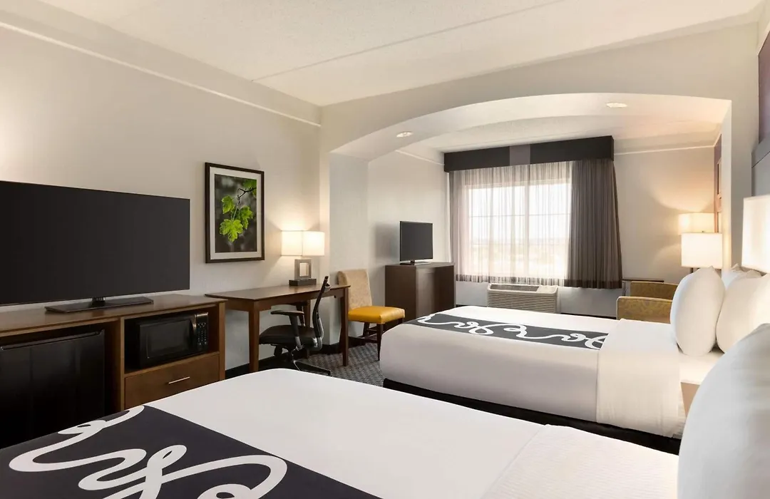 La Quinta By Wyndham Arlington North 6 Flags Dr-1