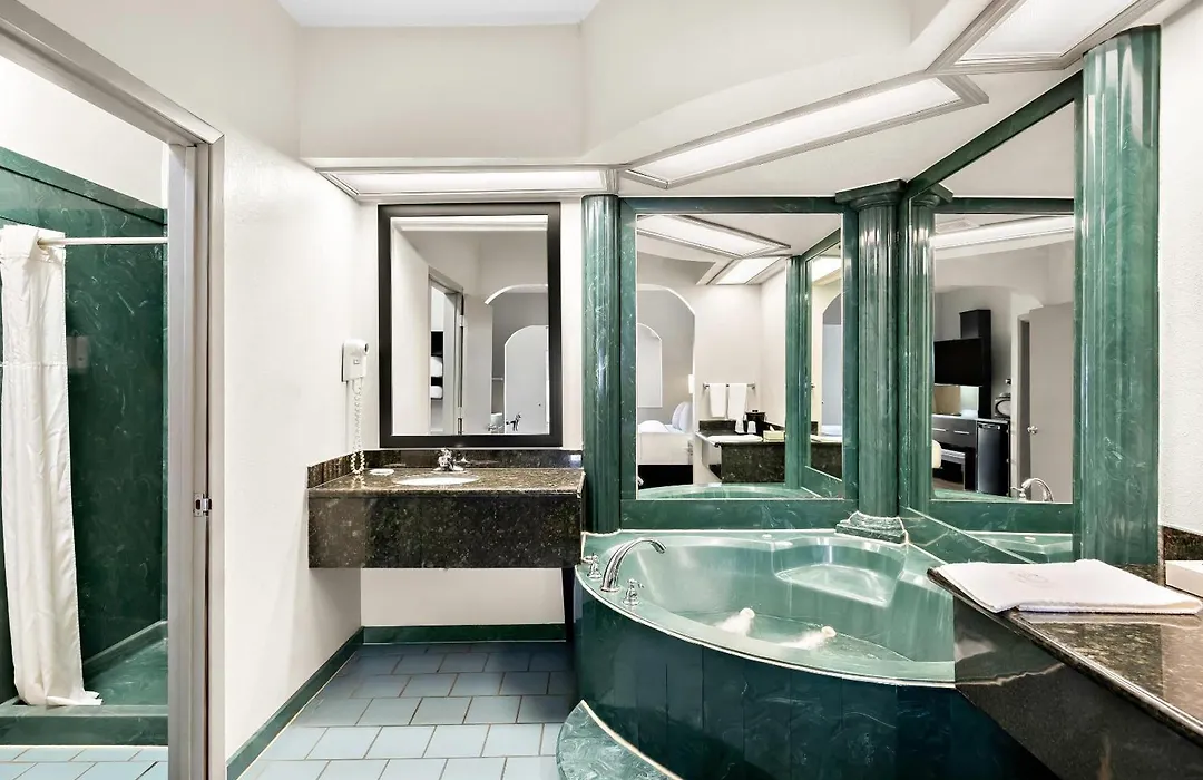 Quality Inn & Suites Monticello-1