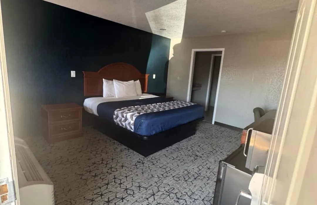 Economy Inn-1