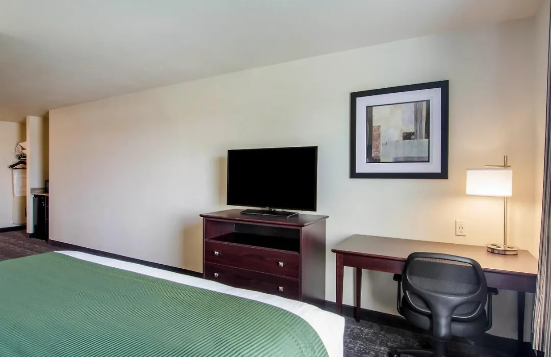 Cobblestone Hotel & Suites - Torrington-1