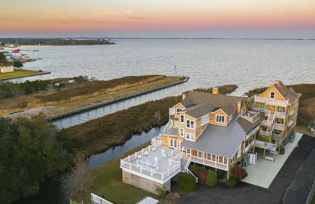The Burrus House Inn Waterfront Suites-1