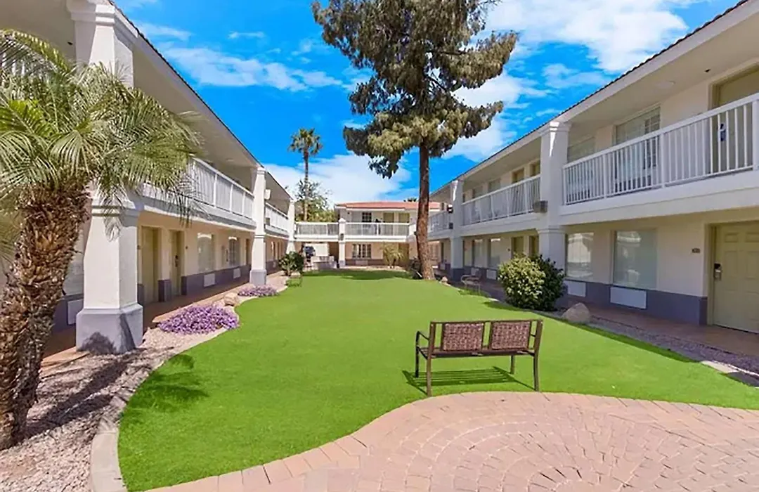 Howard Johnson By Wyndham Tempe University/Phoenix-1