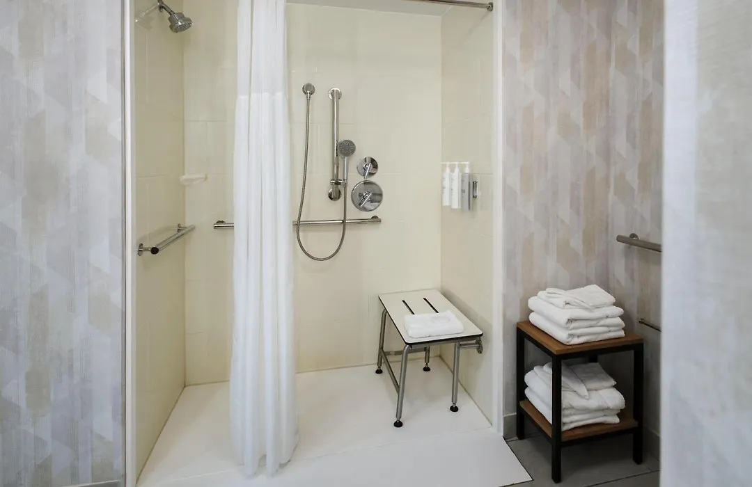 Hampton Inn & Suites Greenfield-1