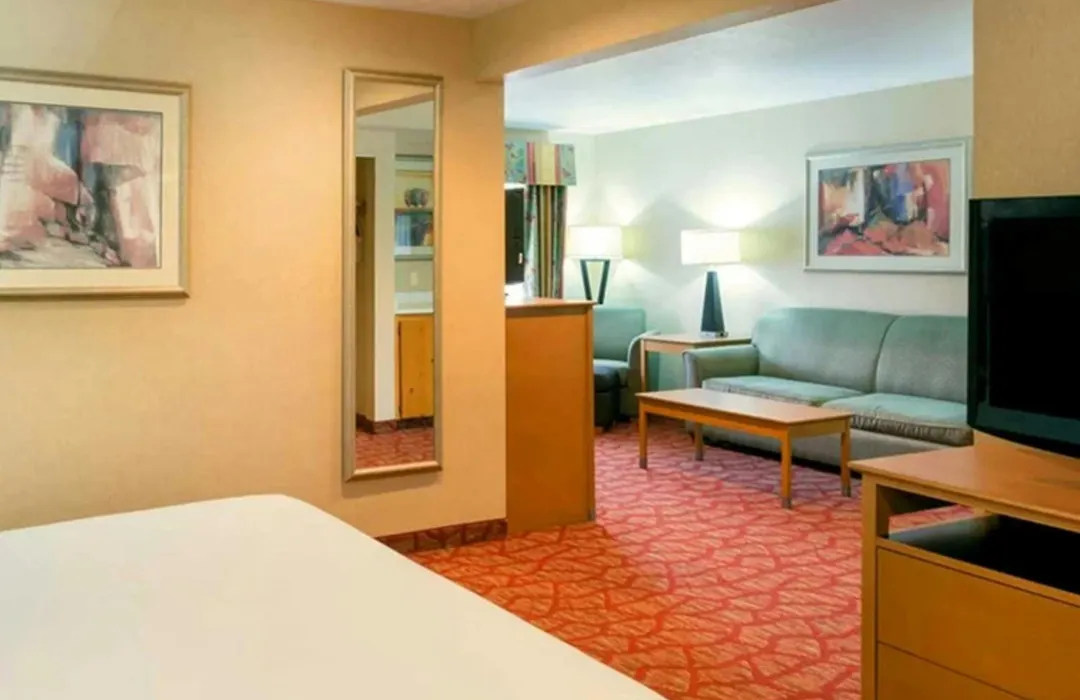 The Lodge At Roseburg-1