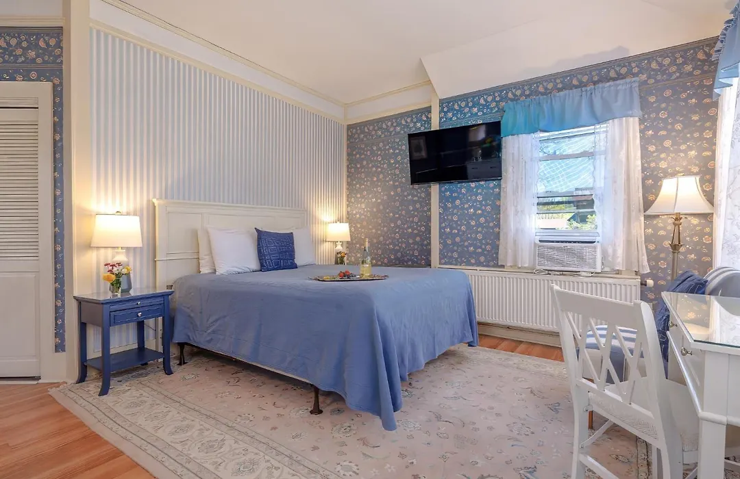 Mira Monte Inn & Suites-1