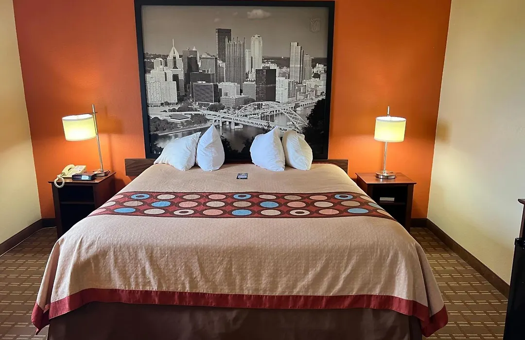 Super 8 By Wyndham Altoona-1