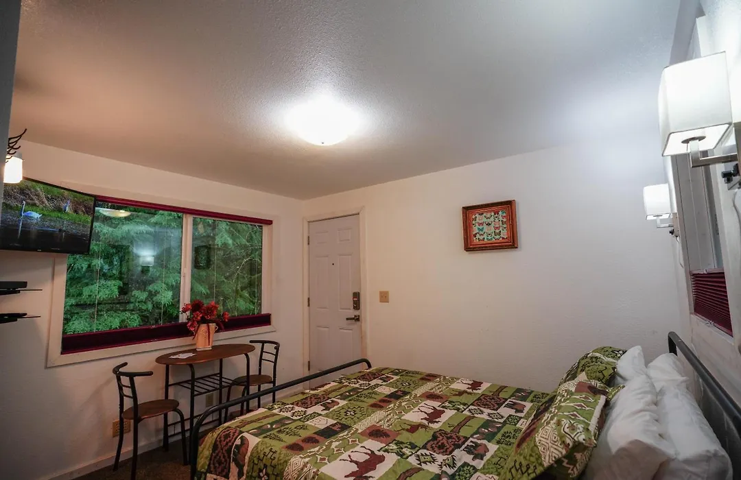 Alexander'S Lodge-1
