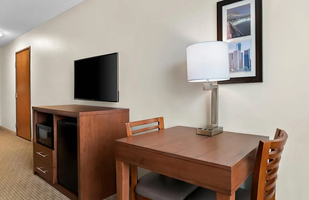 Comfort Inn & Suites Taylor - Detroit-1