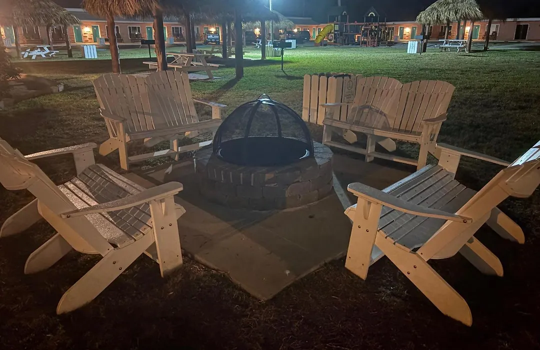 Shark Reef Resort Motel & Cottages-1