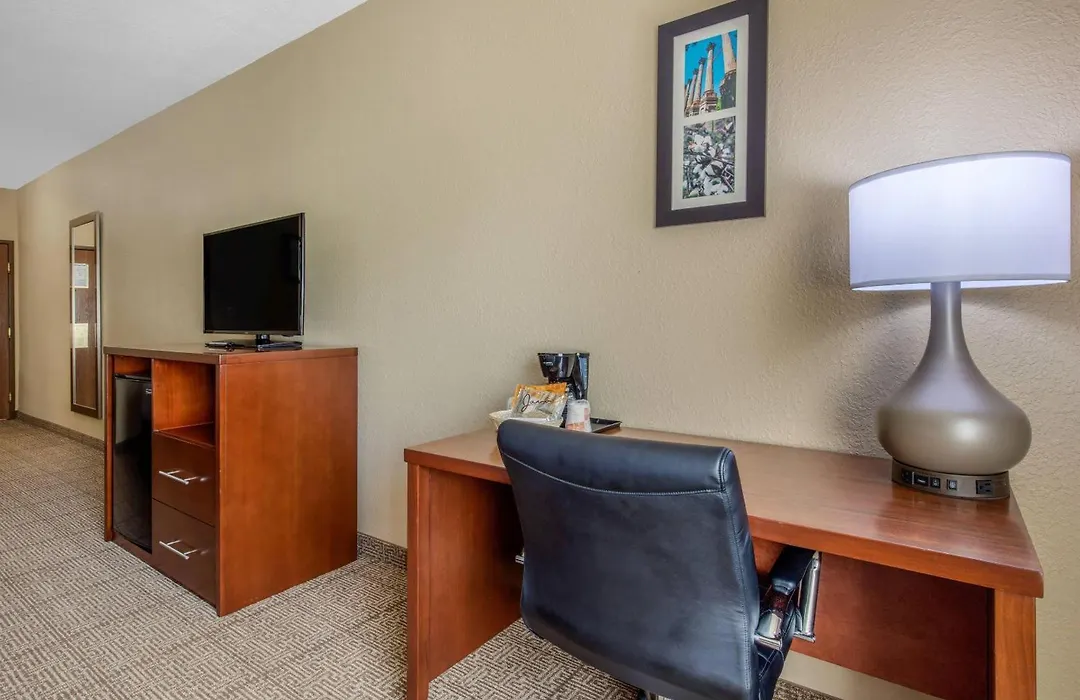 Comfort Inn & Suites Mccomb-1