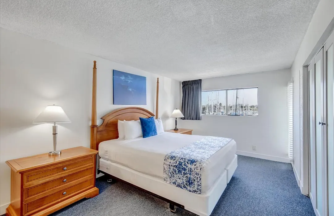 Oceanside Marina Suites - A Waterfront Hotel-1