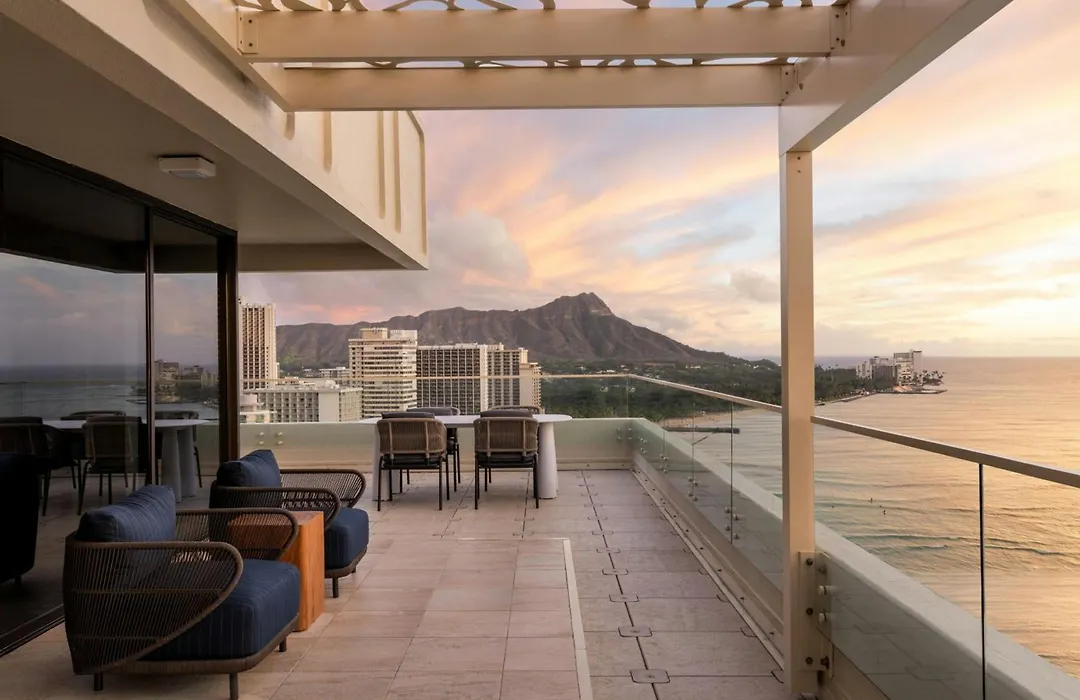 Moana Surfrider, A Westin Resort & Spa, Waikiki Beach-1
