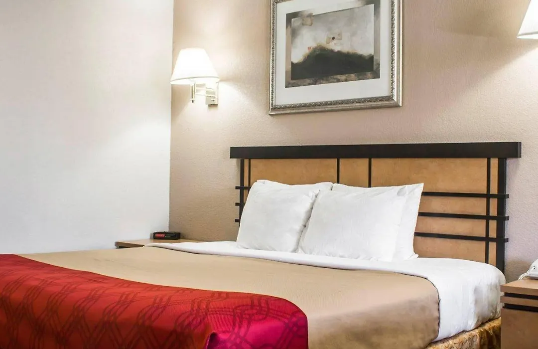 Econo Lodge Inn & Suites Colonie Center Mall-1