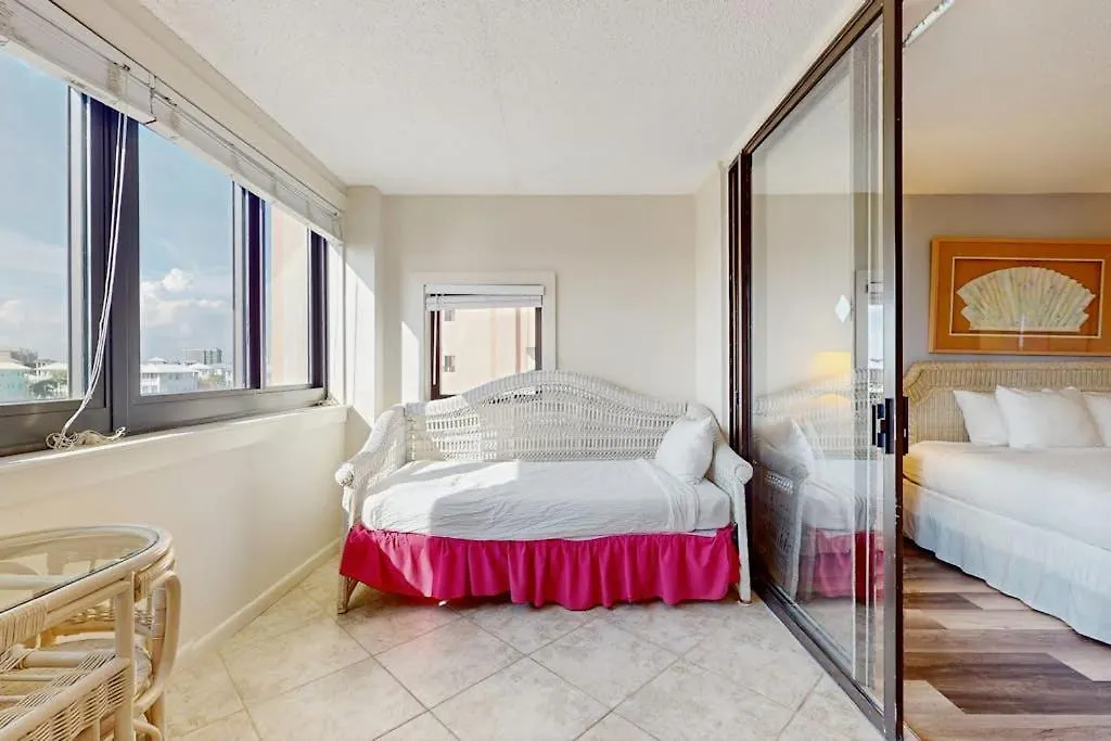 Jetty East 306B-1