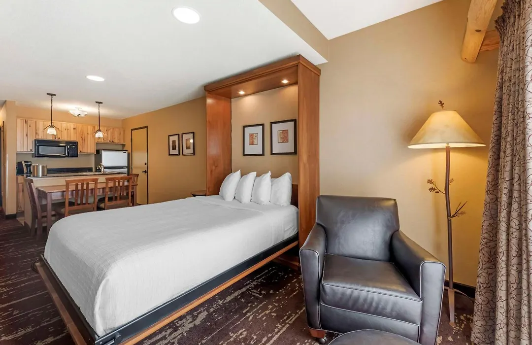 Best Western Premier The Lodge On Lake Detroit-1