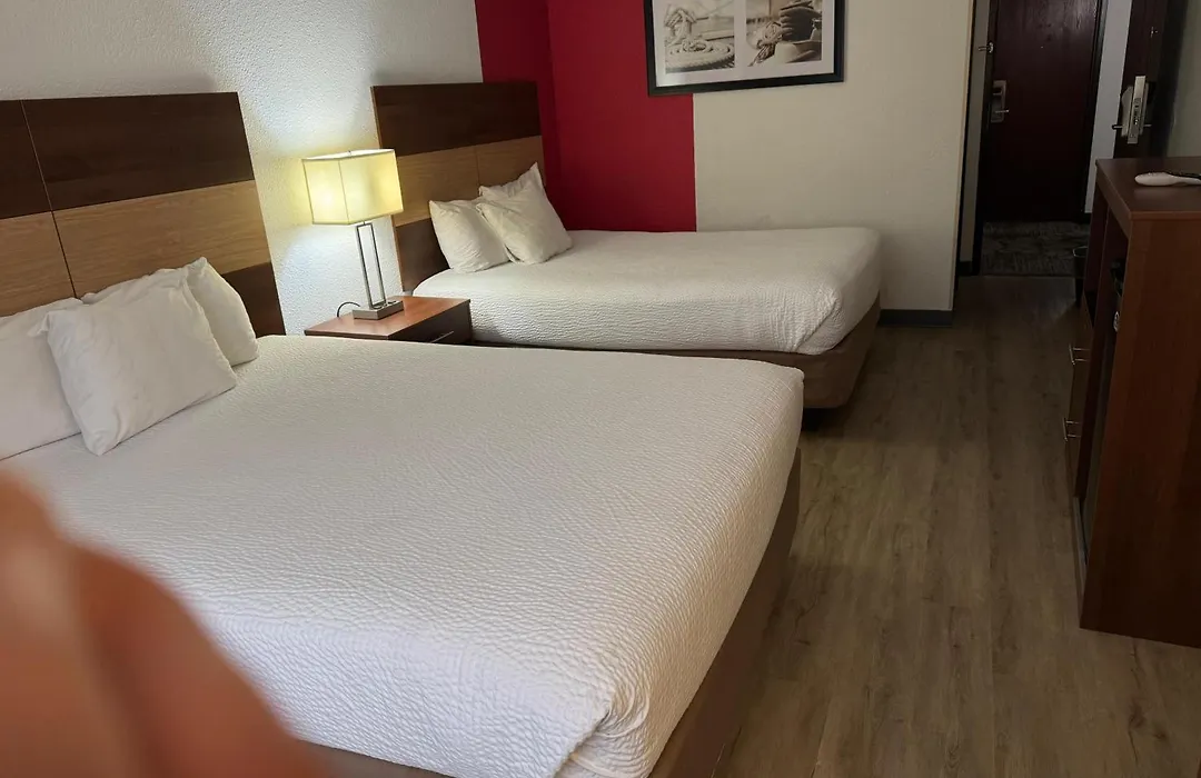 Ramada By Wyndham Effingham-1