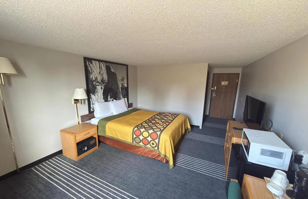 Super 8 By Wyndham Belle Fourche Sd-1