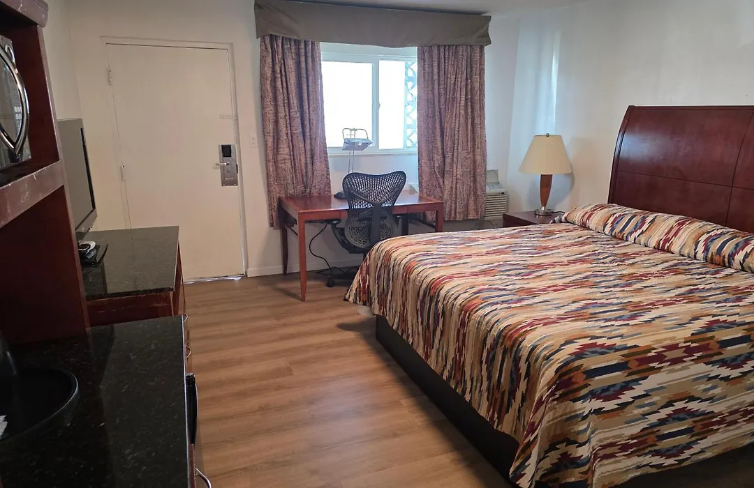 Economy Inn-1