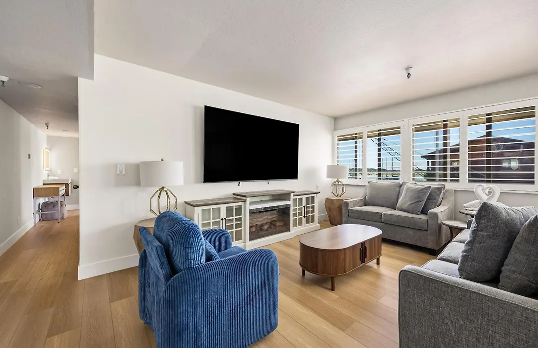 456 Embarcadero Inn & Suites-1