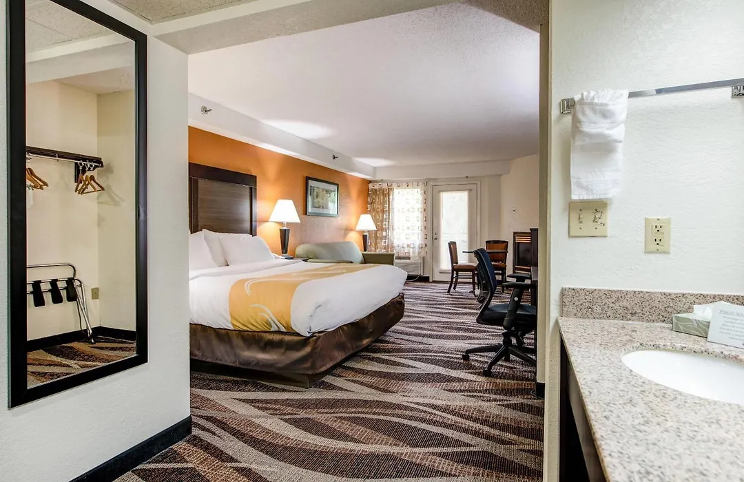 Quality Inn Creekside - Downtown Gatlinburg-1