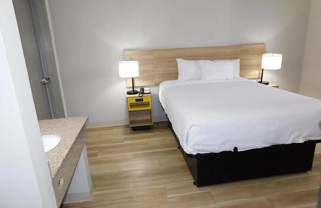 Days Inn By Wyndham Effingham-1